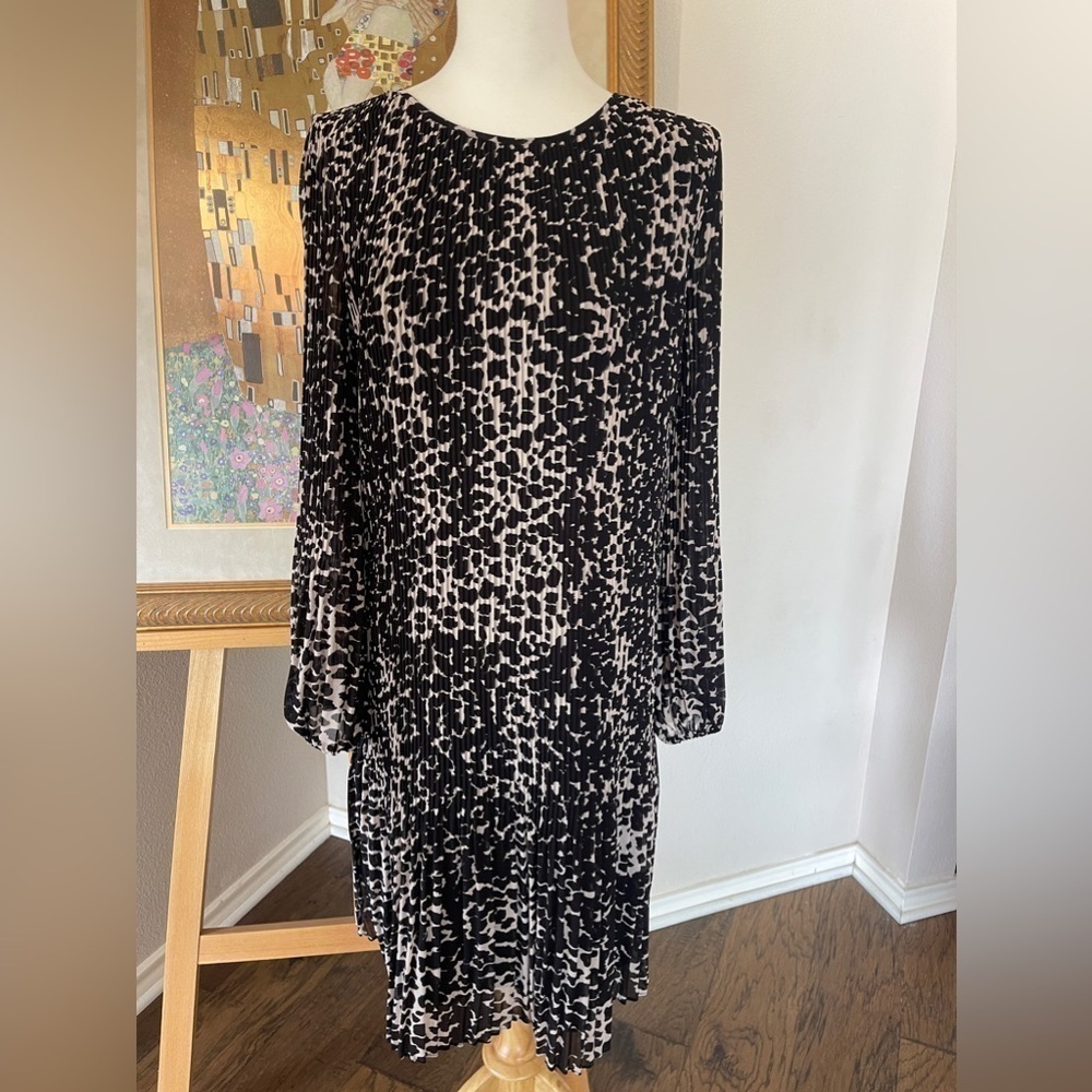 DKNY Pleated Bodice Print Dress Black/White Sheath Dress | Size 8
